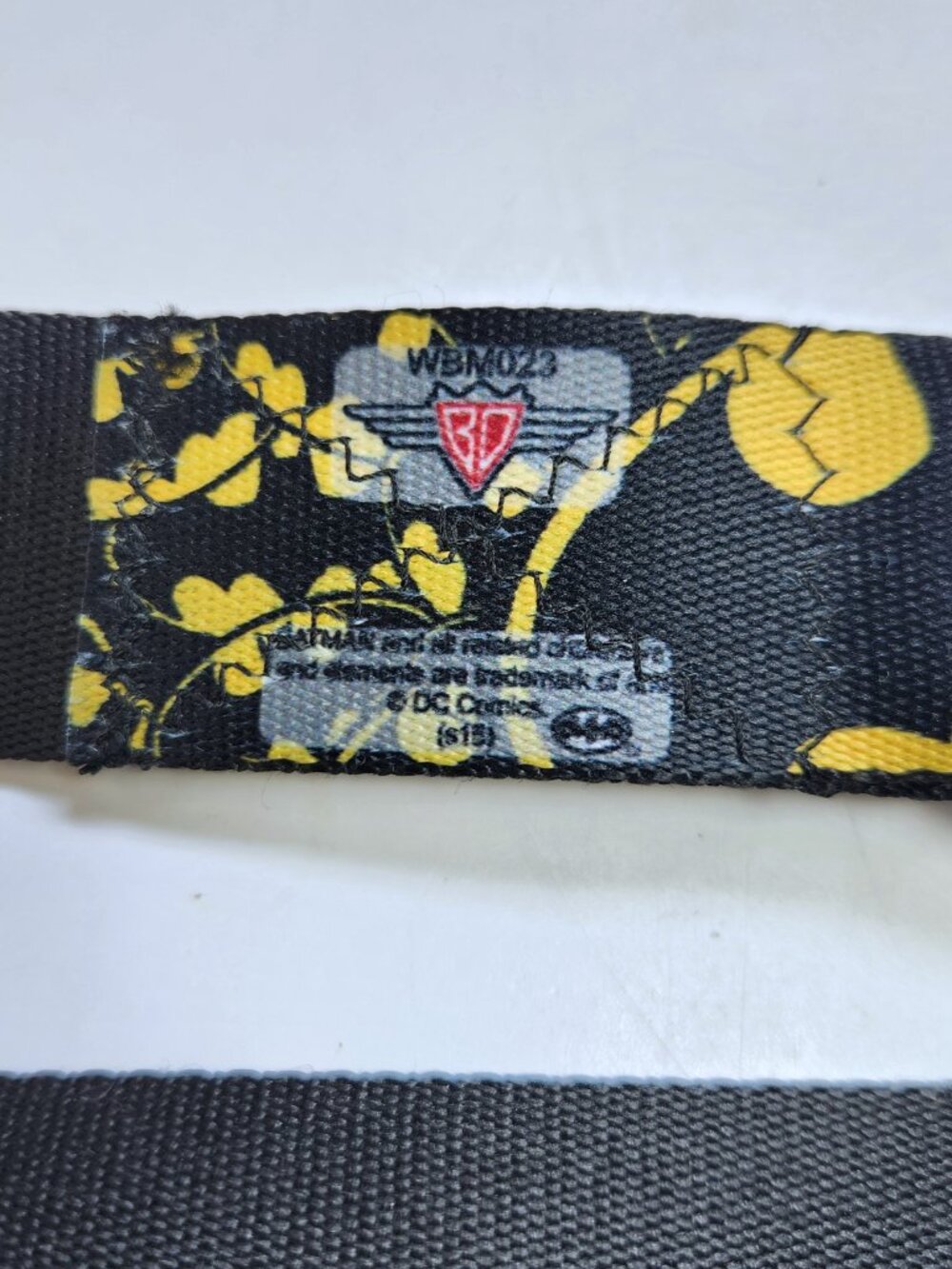 DC Comics Batman Seatbelt Buckle Belt Yellow Black Adjustable Superhero Belt - Picture 4 of 7